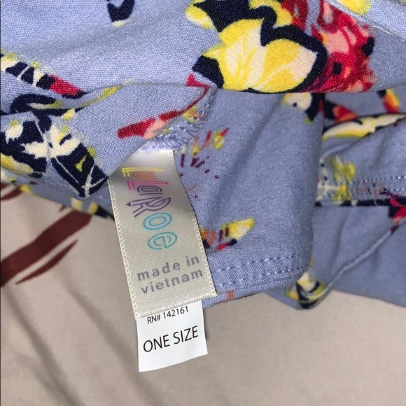 LulaRoe OneSize Rose Leggings - Picture 3 of 6